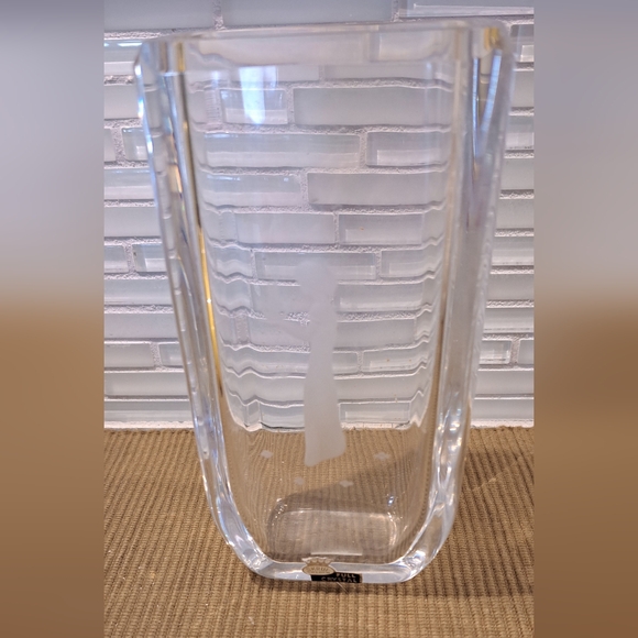 Skruf Crystal Vase with Young Girl & Bird or Dove. Signed - Picture 7 of 7